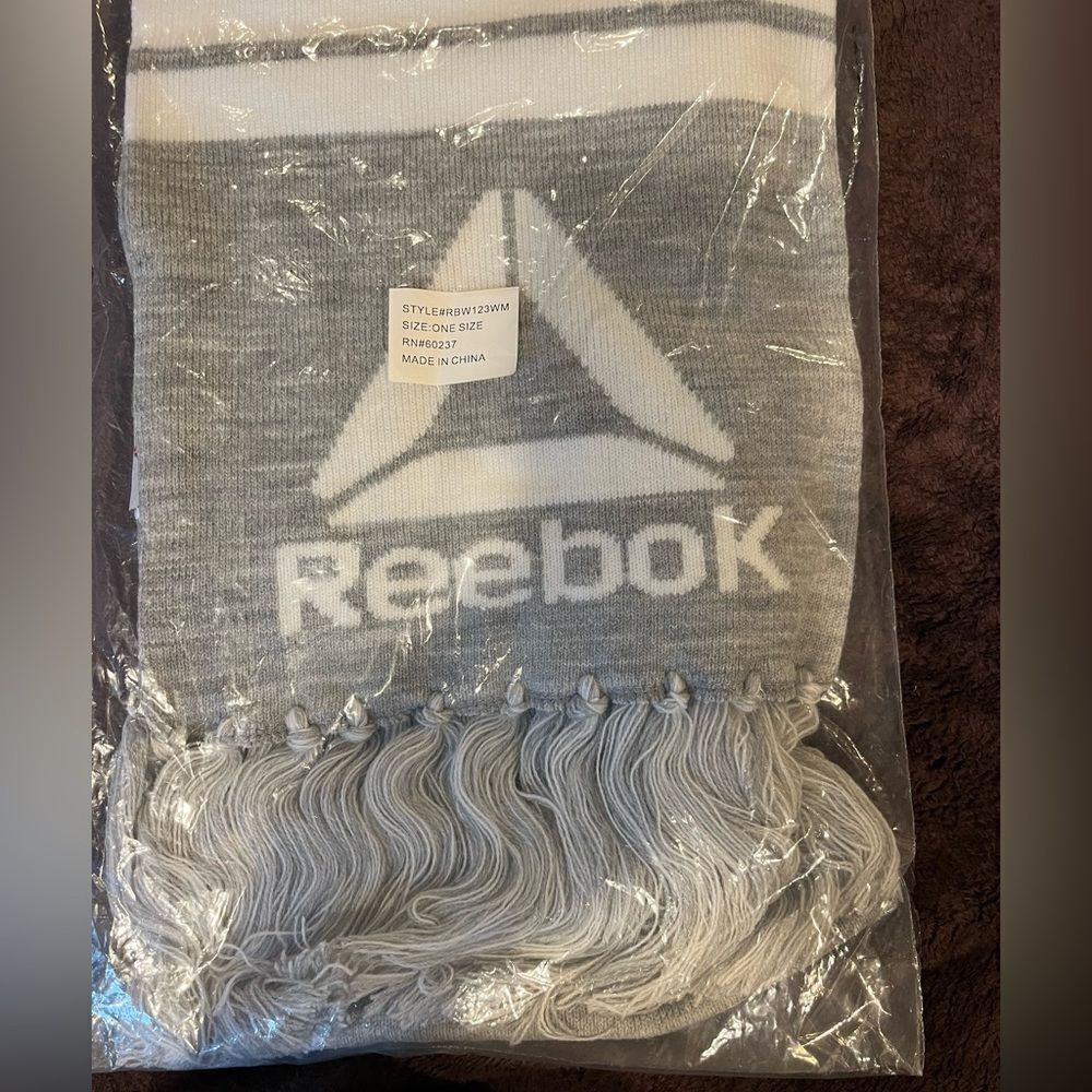 Reebok Scarf with Fringe Gray White Logo SOFT NEW with Tags